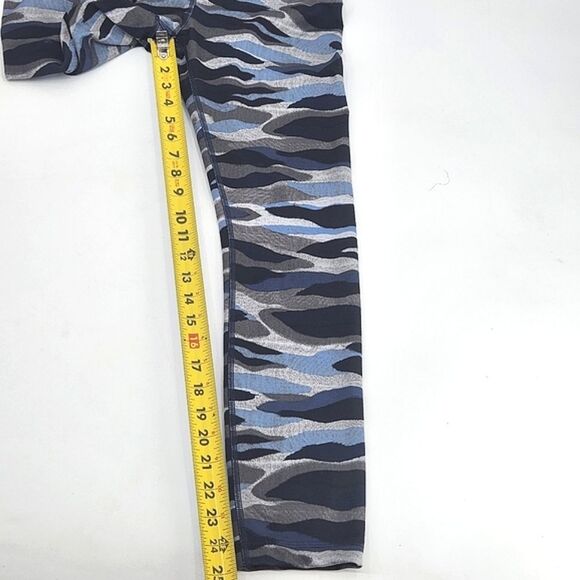 Lululemon Wunder Under Crop Hi-Rise Luon Leggings Womens 6 Camo Navy Athleisure - Picture 5 of 5
